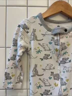 Finn + Emma 100% organic cotton baby footed jammies, like new! Size 3-6 mos.